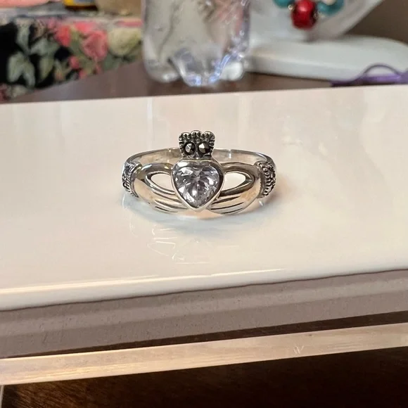 925 Sterling Silver stamp. Sapphire. Ring - Picture 2 of 5